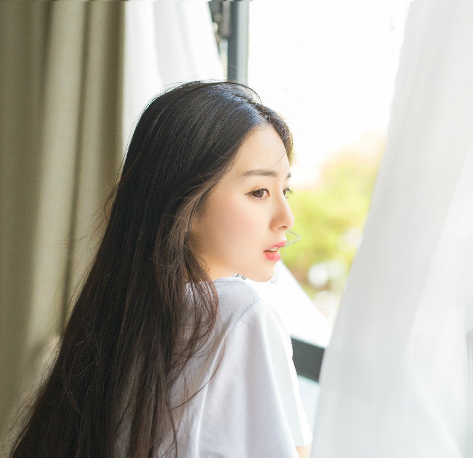 “主公还被囚禁在刺史府中，本是要送往洛阳的，却被那些世家百姓给拦下来，要求处置主公。”管家连忙说道：“老爷，您快想想办法吧。”